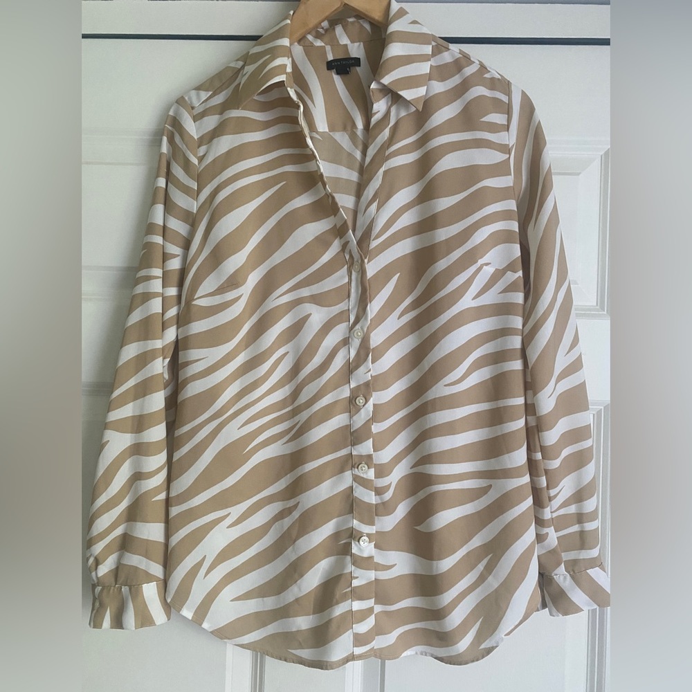 Ann Taylor Zebra Print Button Down Blouse Size M White & Beige Business Casual